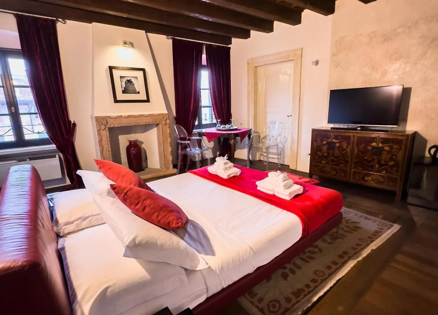 Truly Verona - Delle Erbe Suites 0*,